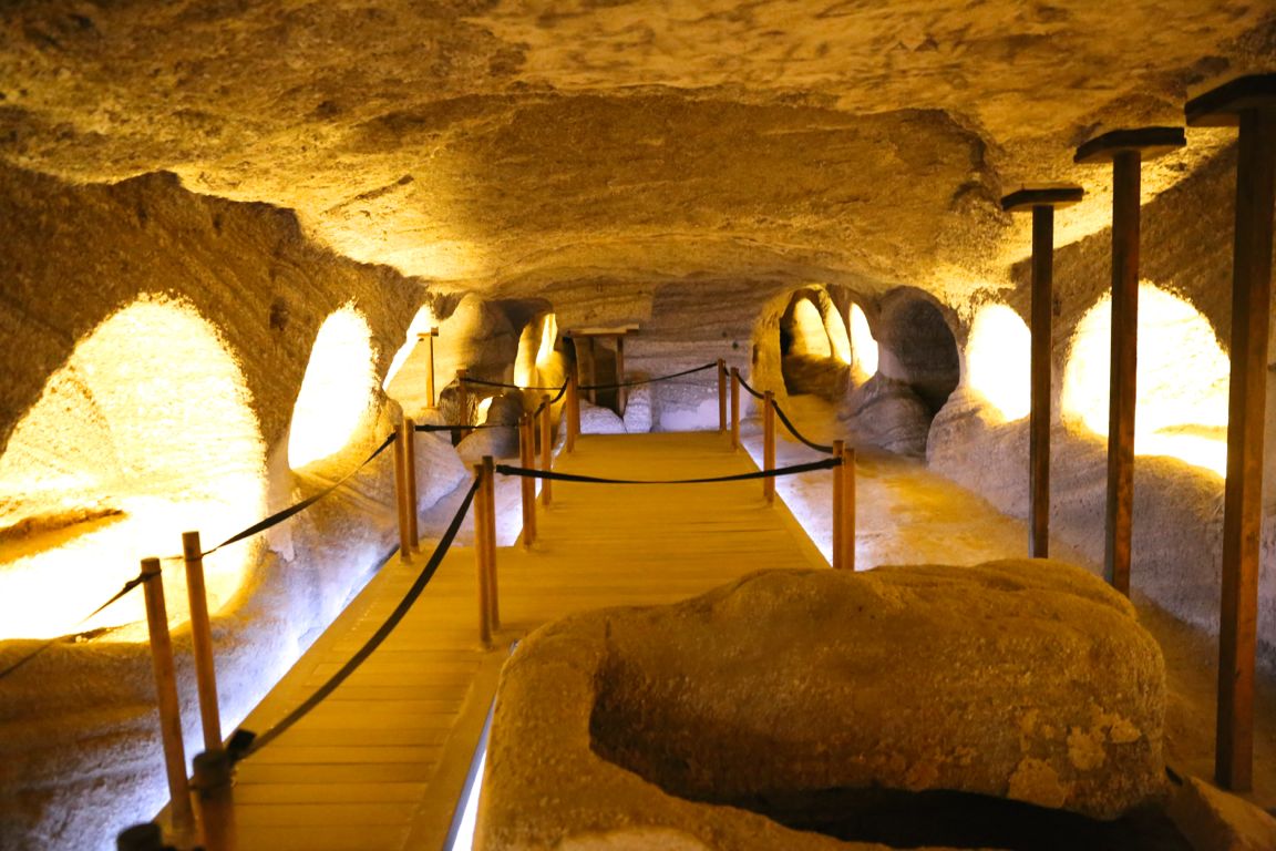 catacombs-milos